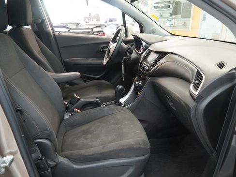 Used 2018 Chevrolet Trax LS w/ LPO, Protection Package FWD image 32
