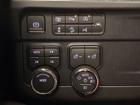 Used 2026 Chevrolet Suburban Z71 AWD/4WD image 31