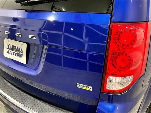 Used 2018 Dodge Grand Caravan SE w/ UConnect Hands-Free Group image 24