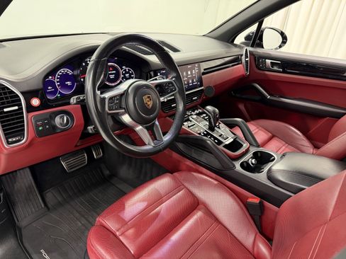 Certified 2022 Porsche Cayenne S image 4