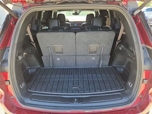 Used 2024 Jeep Grand Cherokee L Altitude AWD/4WD image 12