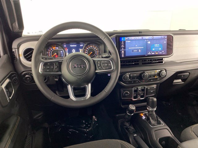 Used 2026 Jeep Wrangler Unlimited Sahara AWD/4WD image 22