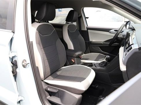 New 2025 Volkswagen Taos SE image 27