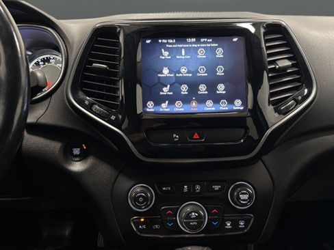 Used 2020 Jeep Cherokee Limited FWD image 12