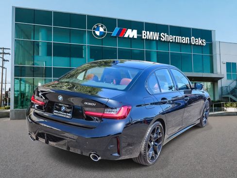 Used 2026 BMW 330i Sedan w/ M Sport Package RWD image 4