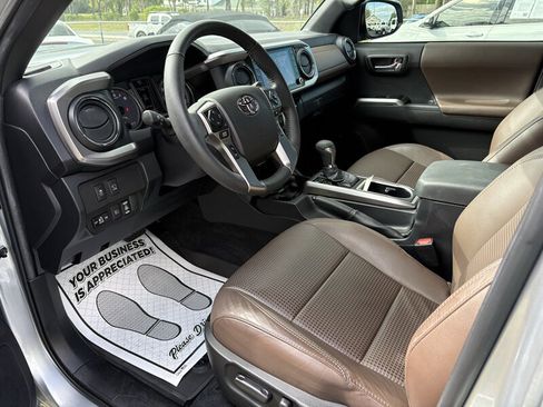 Used 2023 Toyota Tacoma Limited image 8