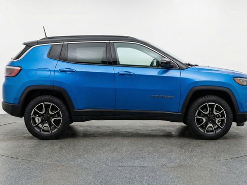 Used 2025 Jeep Compass Trailhawk AWD/4WD image 11