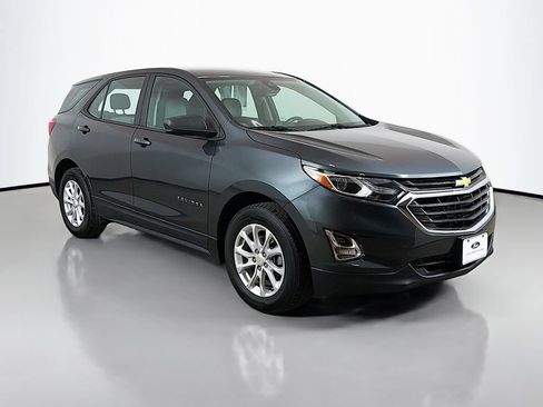 Used 2020 Chevrolet Equinox LS FWD image 2