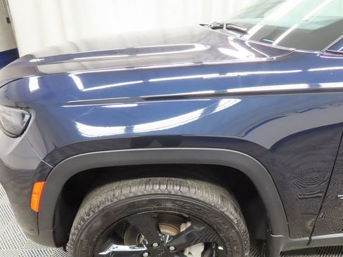 Used 2025 Jeep Grand Cherokee Limited w/ Luxury Tech Group II AWD/4WD image 41