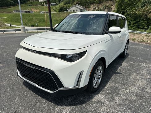 Used 2024 Kia Soul LX FWD image 6