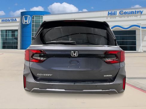 New 2026 Honda Odyssey Touring image 4