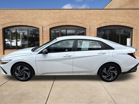 Used 2025 Hyundai Elantra SEL FWD image 6