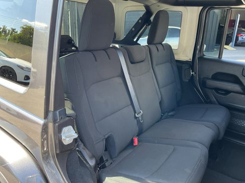 Used 2021 Jeep Wrangler Unlimited Sahara image 20