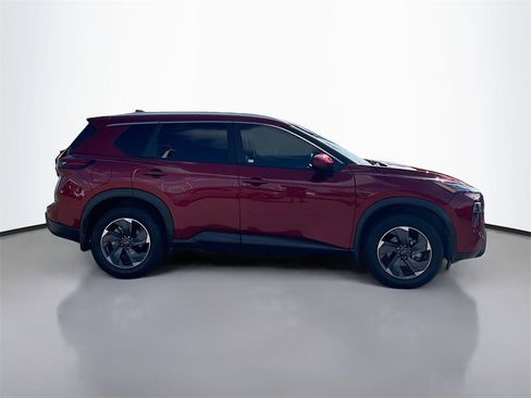 Used 2024 Nissan Rogue SV w/ SV Premium Package image 8