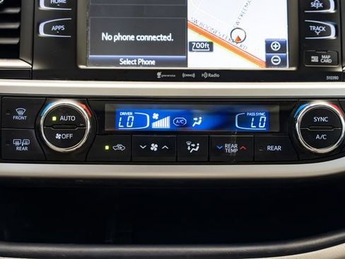 Used 2019 Toyota Highlander XLE AWD/4WD image 12