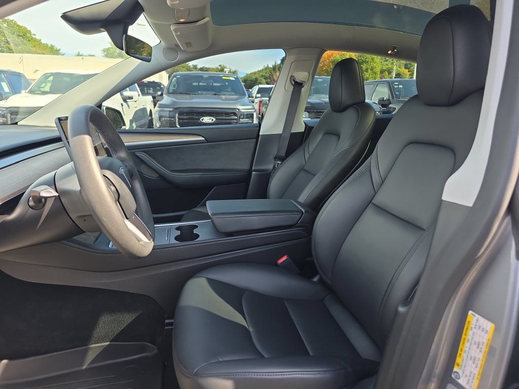 Used 2024 Tesla Model Y Long Range AWD/4WD image 21