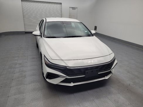 Used 2024 Hyundai Elantra SE FWD image 14