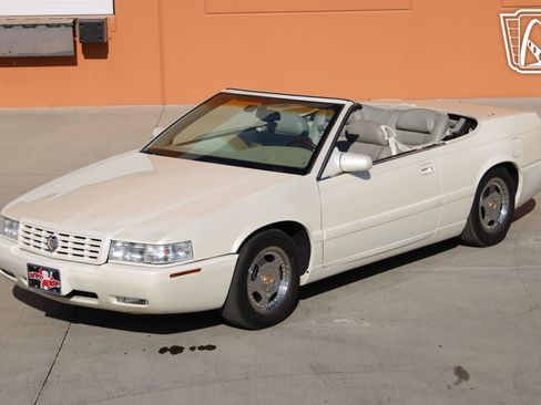 Used 2002 Cadillac Eldorado Touring w/ Preffered Equipment Group image 10