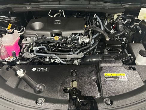 Used 2025 Toyota Sienna XLE image 71