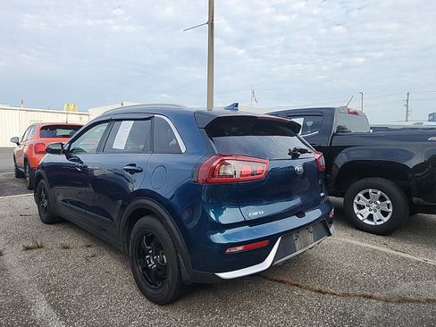 Used 2017 Kia Niro LX FWD image 3