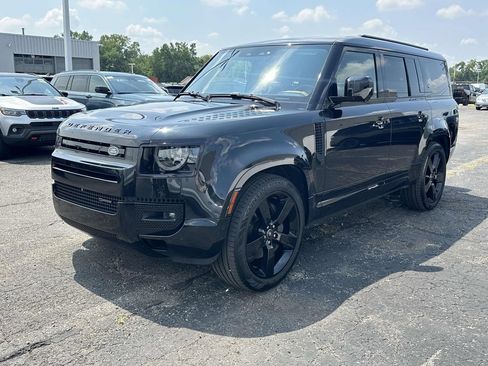 Used 2023 Land Rover Defender 130 X-Dynamic SE AWD/4WD image 7