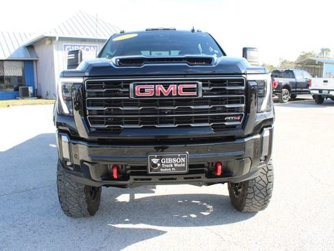 Used 2024 GMC Sierra 2500 AT4 w/ AT4 Premium Plus Package image 2
