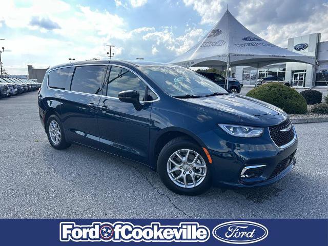 Used 2025 Chrysler Pacifica Select FWD image 1