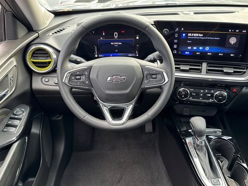 Used 2024 Chevrolet Trax ACTIV w/ Sunroof Package image 14