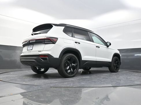 New 2026 Volkswagen Taos SE image 24