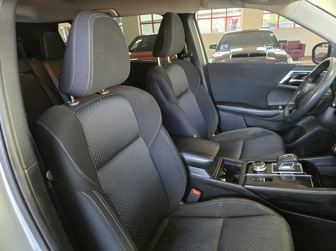 Used 2022 Mitsubishi Outlander ES AWD/4WD image 23