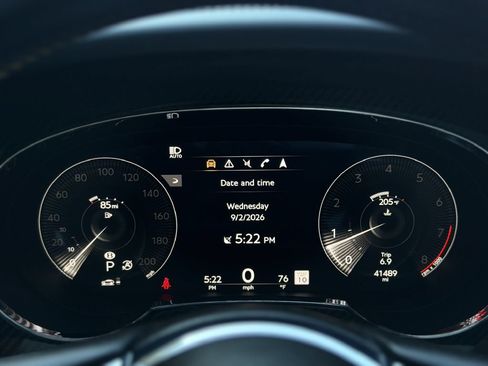 Used 2021 Bentley Bentayga AWD/4WD image 22