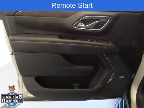 Used 2022 Chevrolet Suburban LT w/ Luxury Package image 11