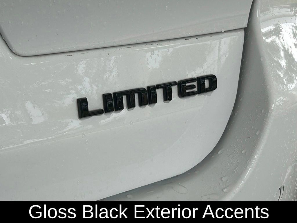 Used 2024 Jeep Grand Cherokee L Limited w/ Black Appearance Package RWD image 18