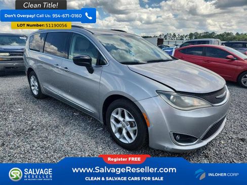 Used 2017 Chrysler Pacifica Touring-L w/ Tire & Wheel Group FWD image 5