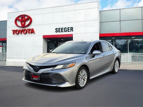 Used 2019 Toyota Camry XLE image 9
