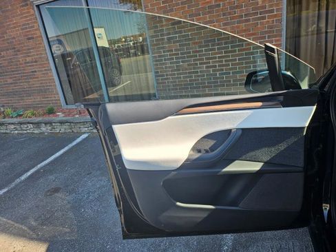 Used 2023 Tesla Model X image 30