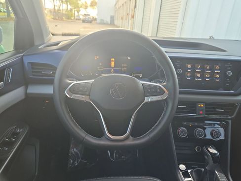 Used 2023 Volkswagen Taos SE w/ Black Wheel Package image 12