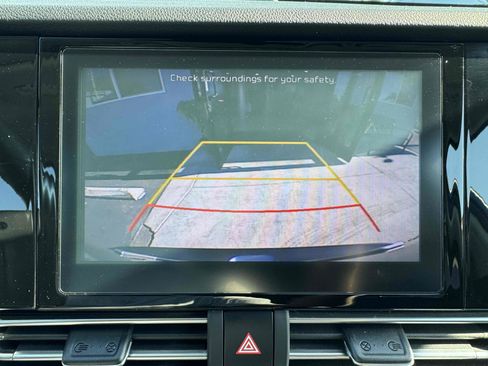 Used 2022 Kia Niro EX FWD image 32