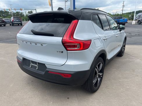 Certified 2022 Volvo XC40 T5 R-Design image 5