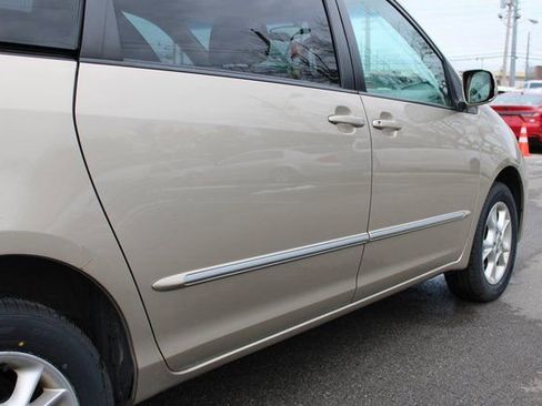 Used 2005 Toyota Sienna XLE image 41