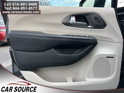 Used 2018 Chrysler Pacifica Limited w/ Tire & Wheel Group image 10