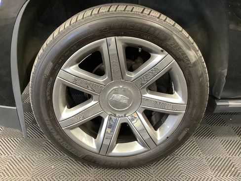 Used 2019 Cadillac Escalade ESV Premium Luxury AWD/4WD image 3