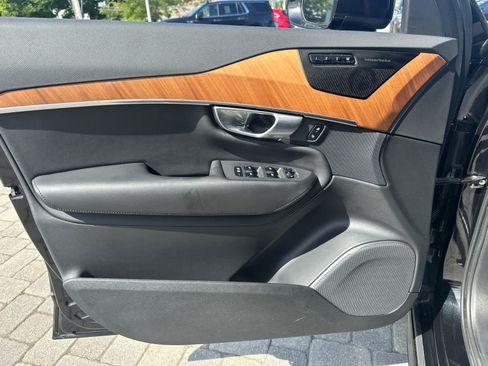 Used 2023 Volvo XC90 B5 Plus w/ Protection Package Premier AWD/4WD image 8