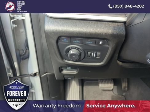 Used 2022 Jeep Grand Cherokee Limited 4xe w/ Luxury Tech Group II AWD/4WD image 19