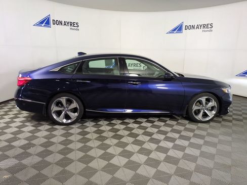 Used 2018 Honda Accord Touring image 6
