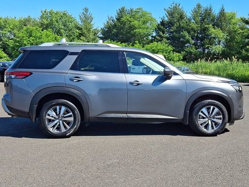Certified 2023 Nissan Pathfinder SL w/ Black Appearance Package AWD/4WD image 8