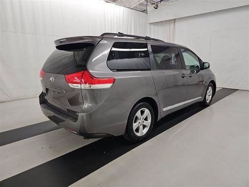 Used 2012 Toyota Sienna LE FWD image 6