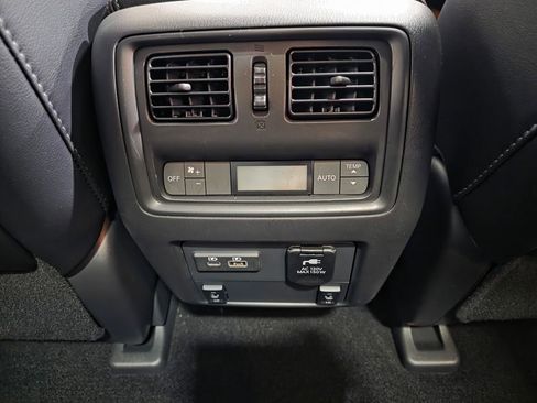 Used 2019 Nissan Pathfinder Platinum image 20