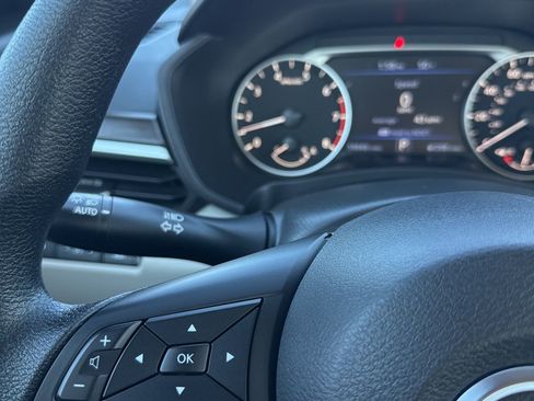 Used 2024 Nissan Altima 2.5 SV image 13