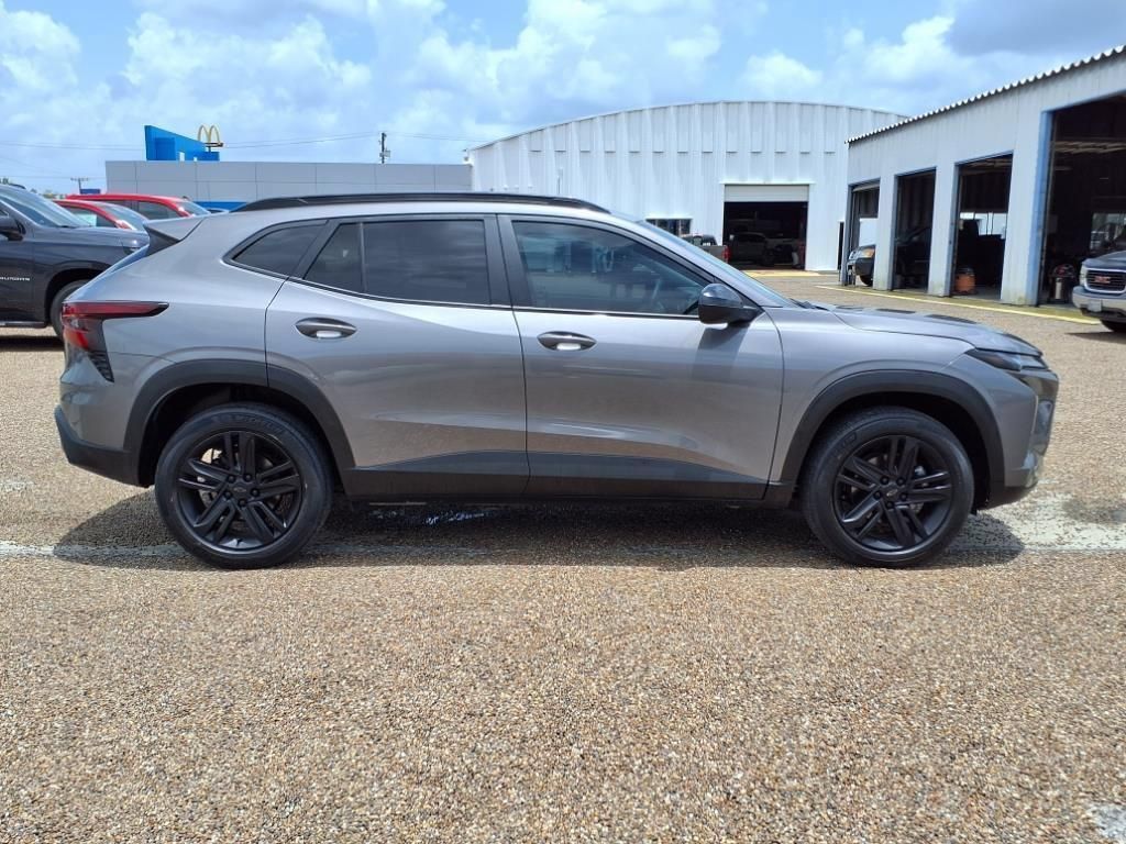 Used 2025 Chevrolet Trax ACTIV w/ Driver Confidence Package FWD image 4